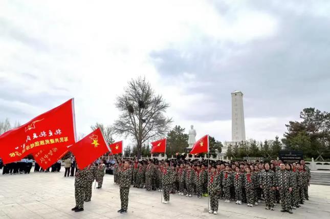 民族团结心向党 缅怀英烈砺少年‍——托克托县民族小学少年军校开展清明祭扫活动